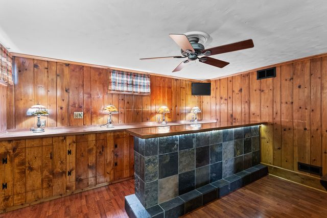 2735 Scott Street, Davenport, IA 50803