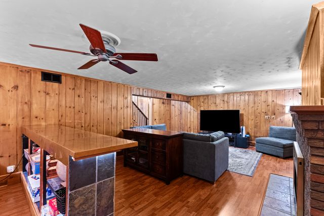 2735 Scott Street, Davenport, IA 50803