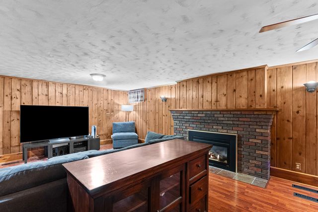 2735 Scott Street, Davenport, IA 50803