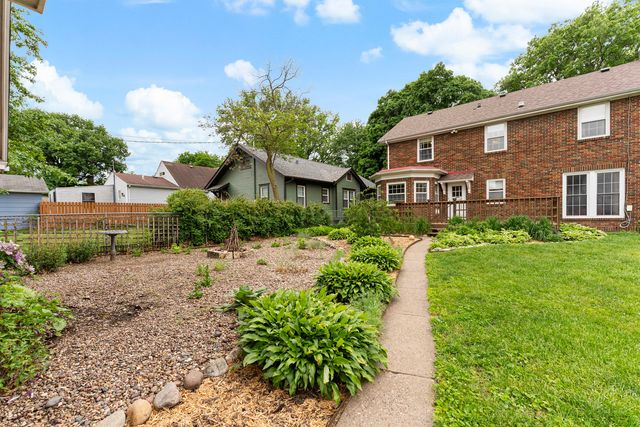 2735 Scott Street, Davenport, IA 50803