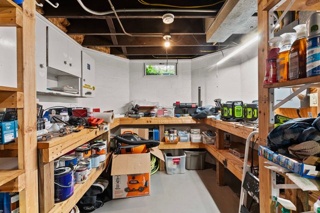 2735 Scott Street, Davenport, IA 50803