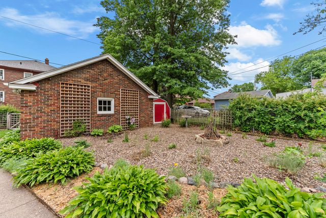 2735 Scott Street, Davenport, IA 50803