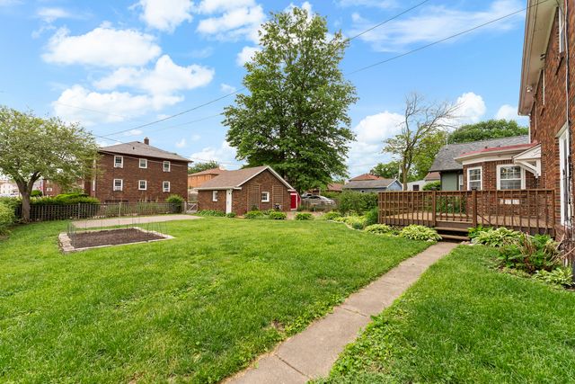 2735 Scott Street, Davenport, IA 50803