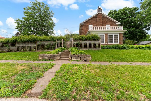 2735 Scott Street, Davenport, IA 50803