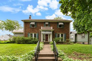 2735 Scott Street, Davenport, IA 50803
