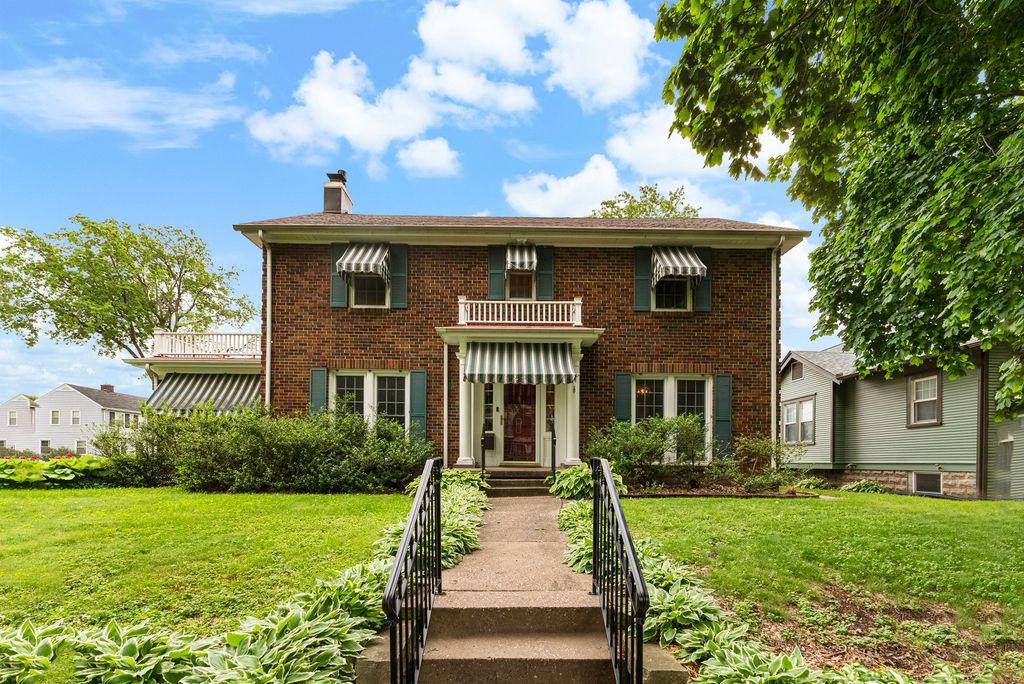 2735 Scott Street, Davenport, IA 50803