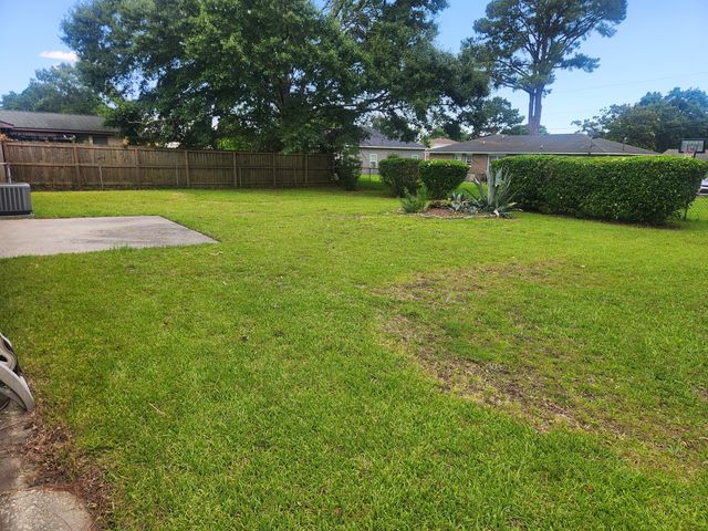 7715 Ovaldale Drive, North Charleston, SC 29418