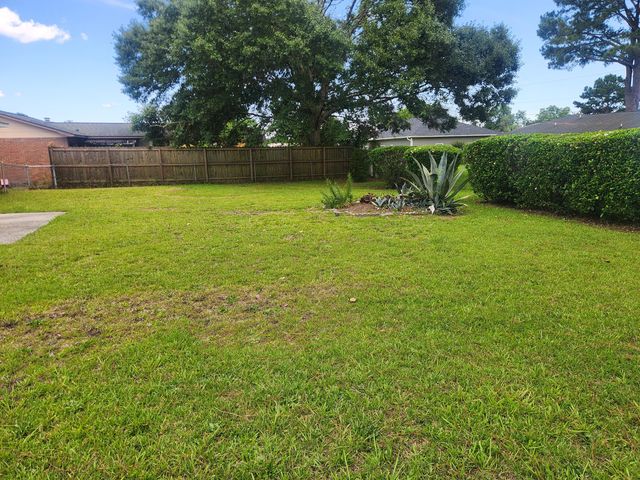 7715 Ovaldale Drive, North Charleston, SC 29418