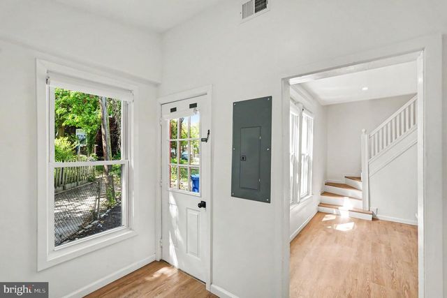 3033 BARCLAY ST, Baltimore, MD 21218