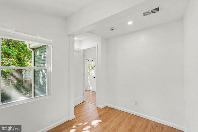 3033 BARCLAY ST, Baltimore, MD 21218