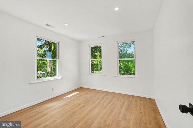 3033 BARCLAY ST, Baltimore, MD 21218
