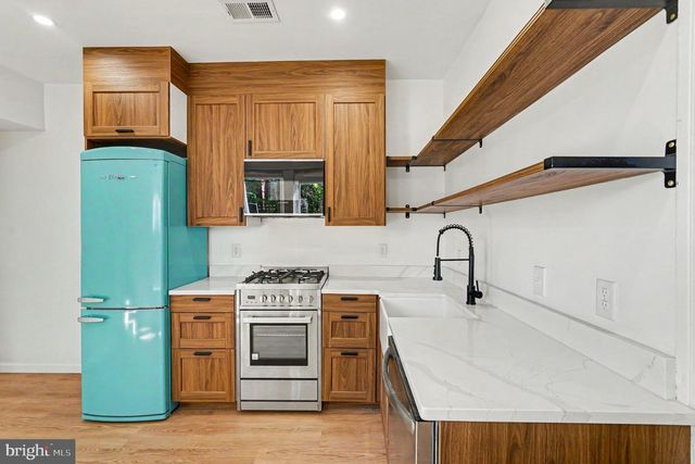 3033 BARCLAY ST, Baltimore, MD 21218