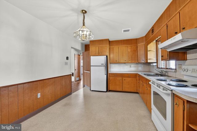 321 LINDBERGH AVE, Blandon, PA 19510