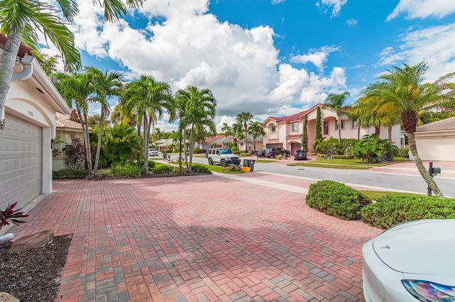 11804 Osprey Pointe Circle, Wellington, FL 33449