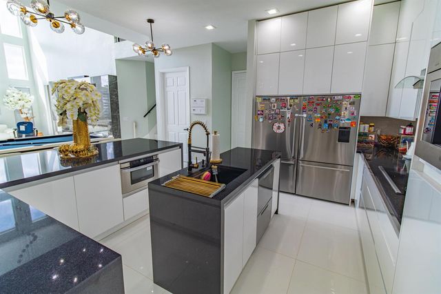 11804 Osprey Pointe Circle, Wellington, FL 33449