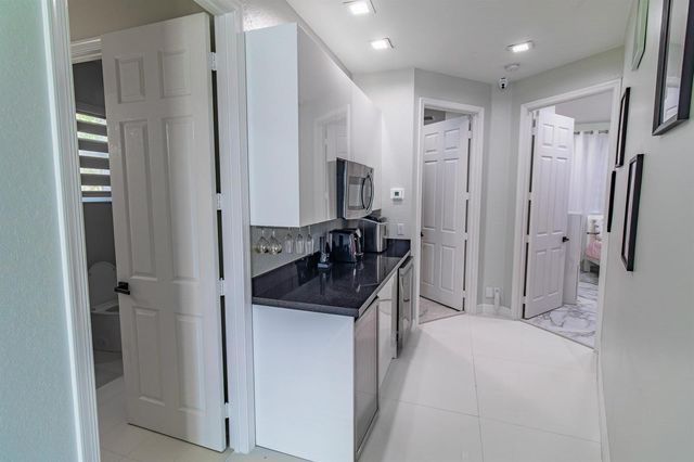 11804 Osprey Pointe Circle, Wellington, FL 33449