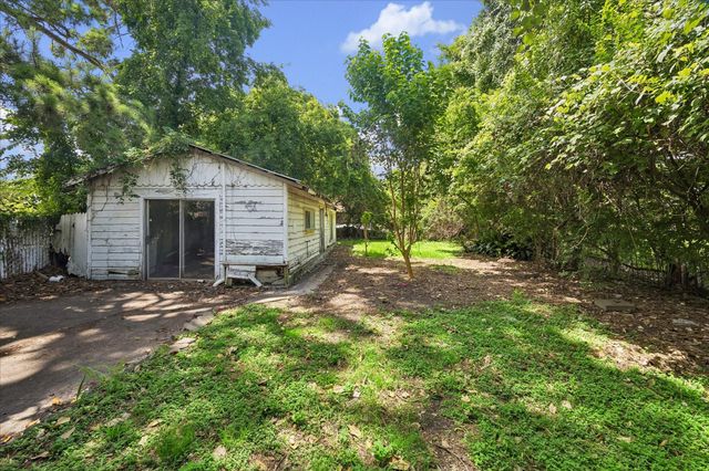 515 Service Street, Houston, TX 77009