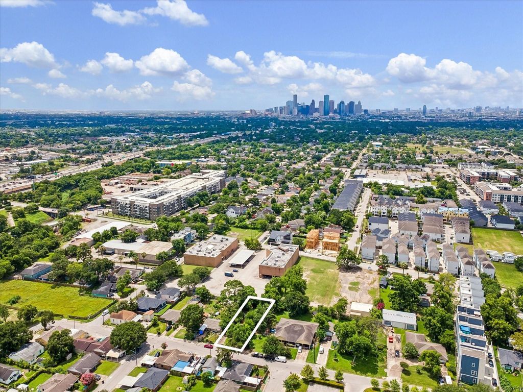 515 Service Street, Houston, TX 77009