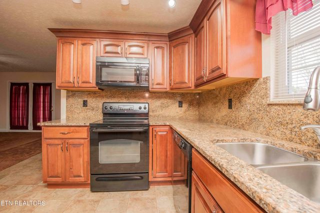 4723 Chesney Meadows Drive, Strawberry Plains, TN 37871