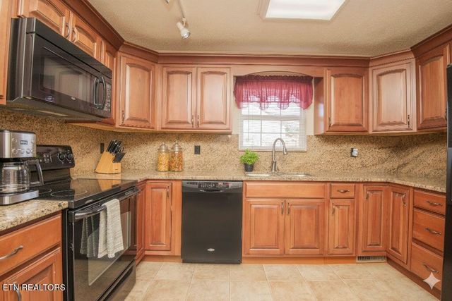 4723 Chesney Meadows Drive, Strawberry Plains, TN 37871