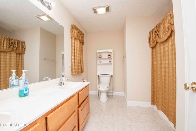 4723 Chesney Meadows Drive, Strawberry Plains, TN 37871