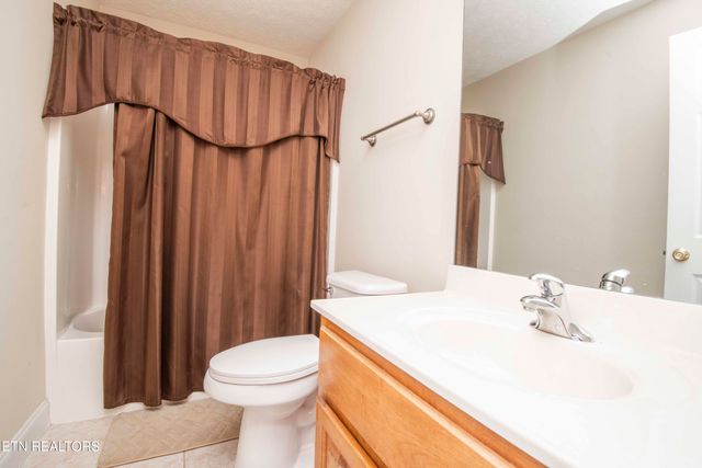 4723 Chesney Meadows Drive, Strawberry Plains, TN 37871