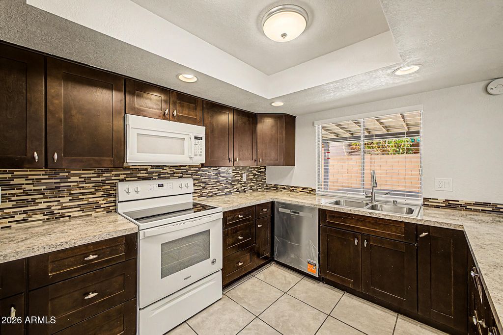 11413 N 56TH Avenue, Glendale, AZ 85304 — photo 2