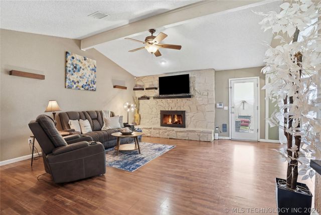4214 W Urbana Court, Broken Arrow, OK 74012