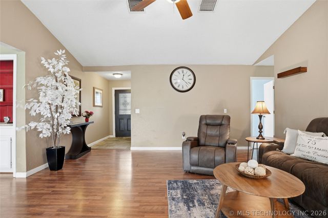 4214 W Urbana Court, Broken Arrow, OK 74012