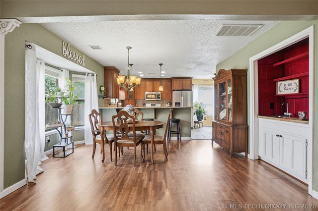 4214 W Urbana Court, Broken Arrow, OK 74012