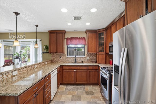 4214 W Urbana Court, Broken Arrow, OK 74012