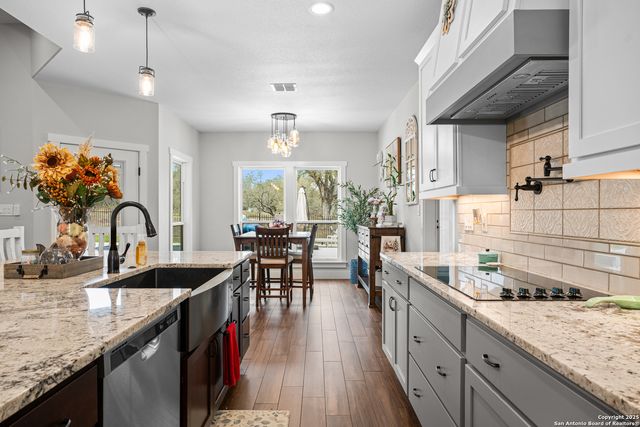 112 Archer Ridge Dr, La Vernia, TX 78121