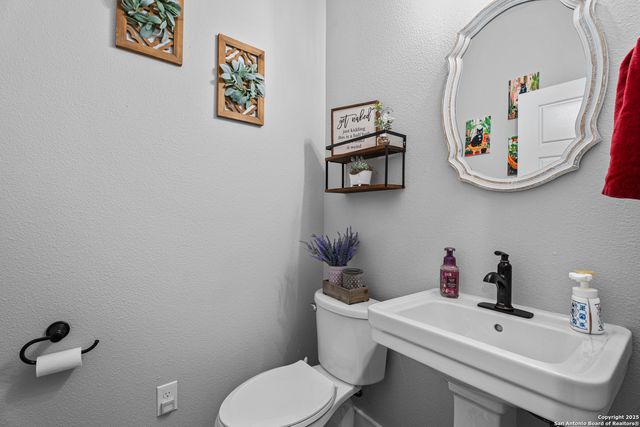 112 Archer Ridge Dr, La Vernia, TX 78121