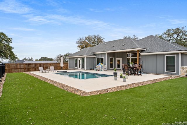 112 Archer Ridge Dr, La Vernia, TX 78121