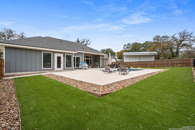 112 Archer Ridge Dr, La Vernia, TX 78121