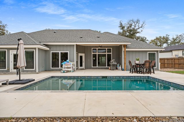 112 Archer Ridge Dr, La Vernia, TX 78121