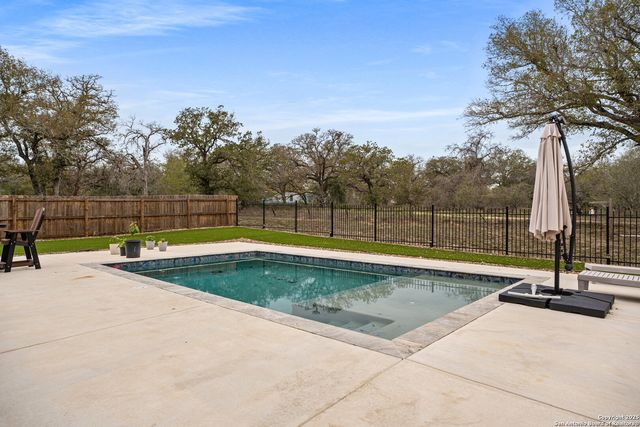 112 Archer Ridge Dr, La Vernia, TX 78121