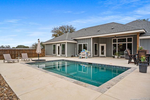 112 Archer Ridge Dr, La Vernia, TX 78121