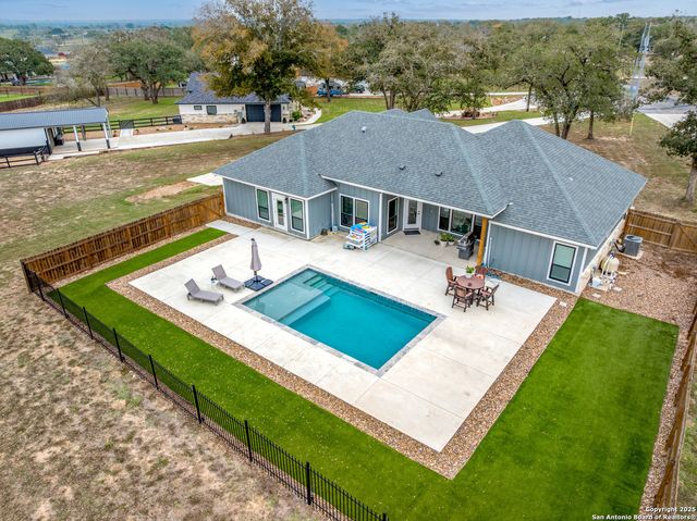 112 Archer Ridge Dr, La Vernia, TX 78121