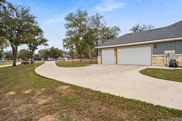 112 Archer Ridge Dr, La Vernia, TX 78121