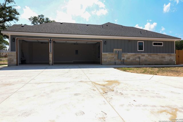 112 Archer Ridge Dr, La Vernia, TX 78121