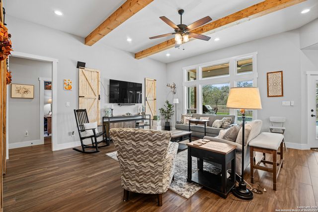 112 Archer Ridge Dr, La Vernia, TX 78121