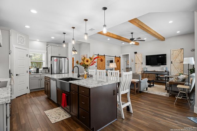 112 Archer Ridge Dr, La Vernia, TX 78121