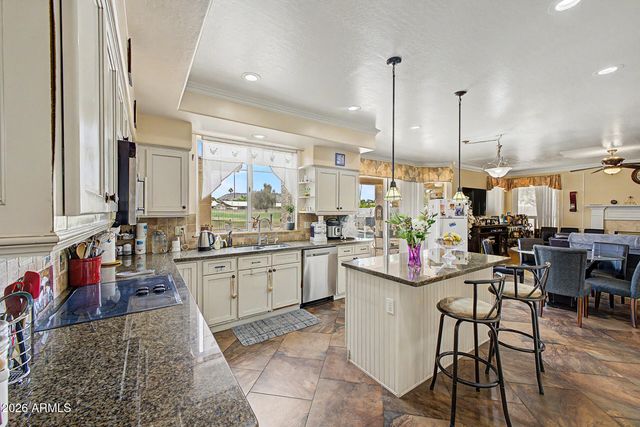 6328 W TONOPAH Drive, Glendale, AZ 85308