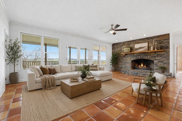 579 Ford Rd, Lebanon, TN 37087