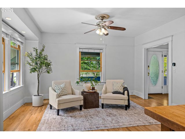 216 S IOWA St, Portland, OR 97239