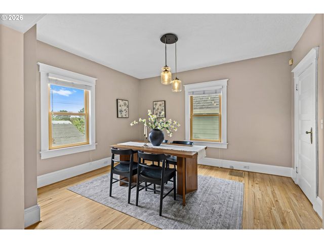 216 S IOWA St, Portland, OR 97239
