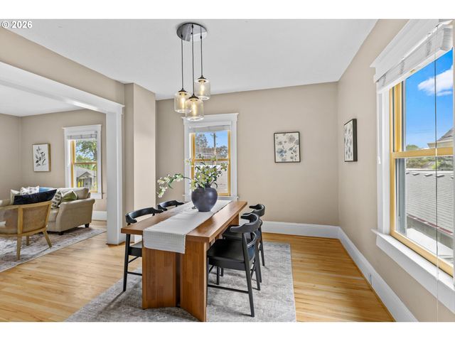 216 S IOWA St, Portland, OR 97239