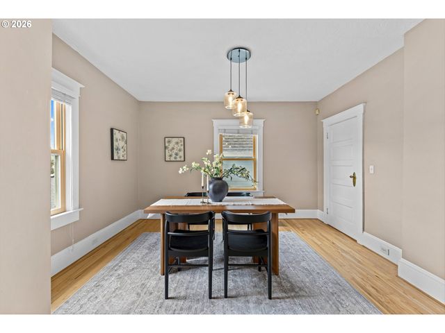 216 S IOWA St, Portland, OR 97239