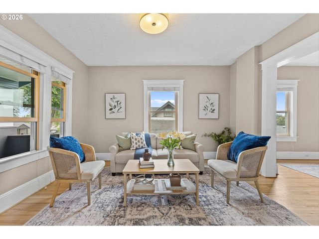 216 S IOWA St, Portland, OR 97239